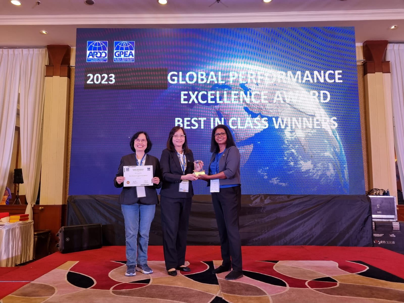BINUS University Meraih Penghargaan Global Perfornance Excellence Award 2023